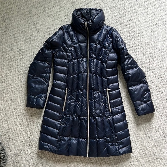 Guess Jackets & Blazers - Guess puffer women’s jacket.